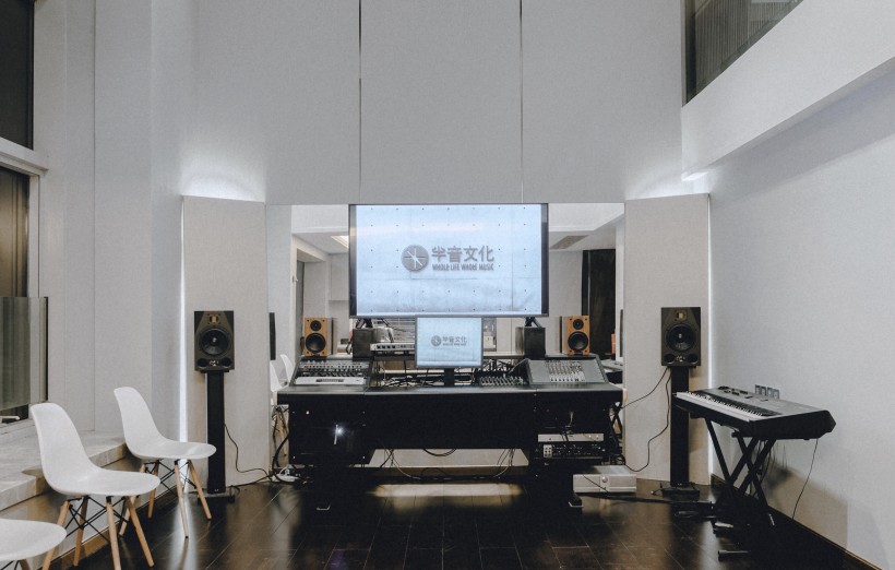 低估了 ADAM Audio A8X 太多年，原來 8 寸這么從容？